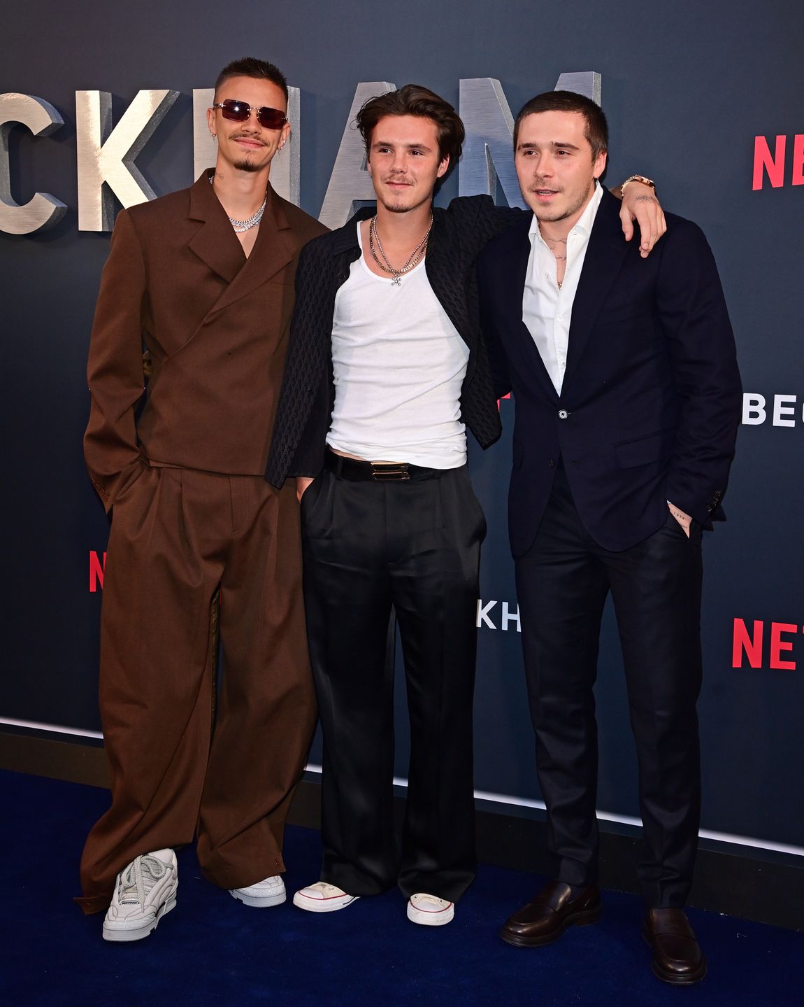 Brooklyn Beckham z braćmi
