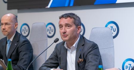 Nowy zarząd "pozamiatał" w PZU. Zastanawia się, co zrobić z bankami