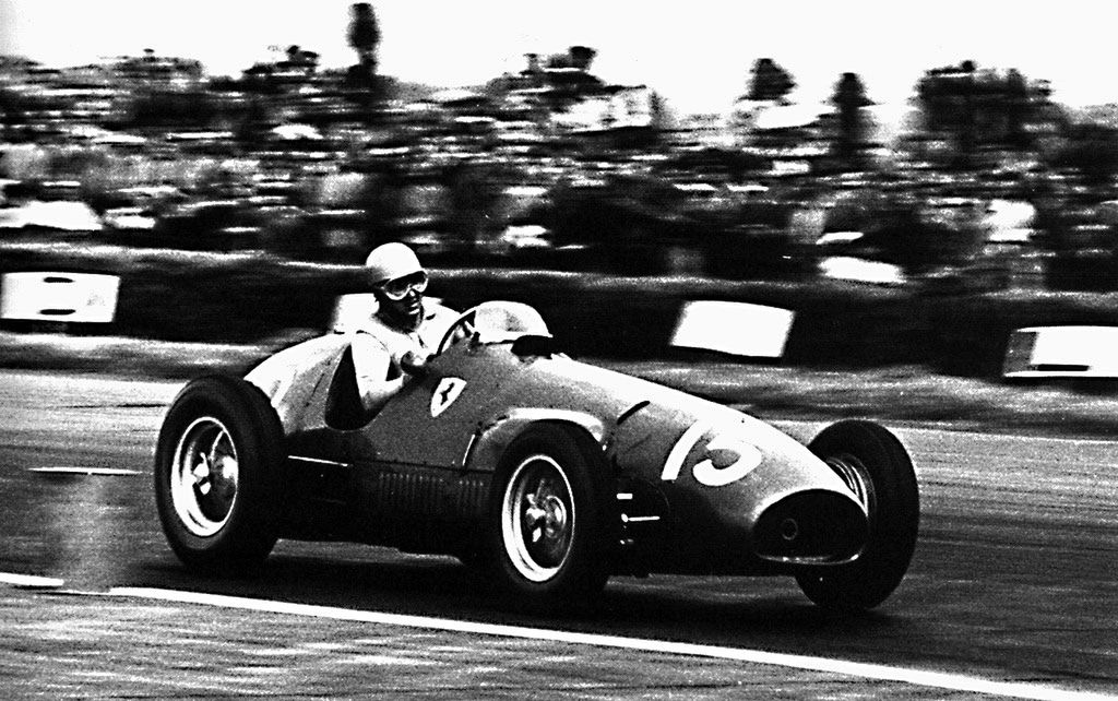 Alberto Ascari podczas GP Wielkiej Brytanii w 1952 roku