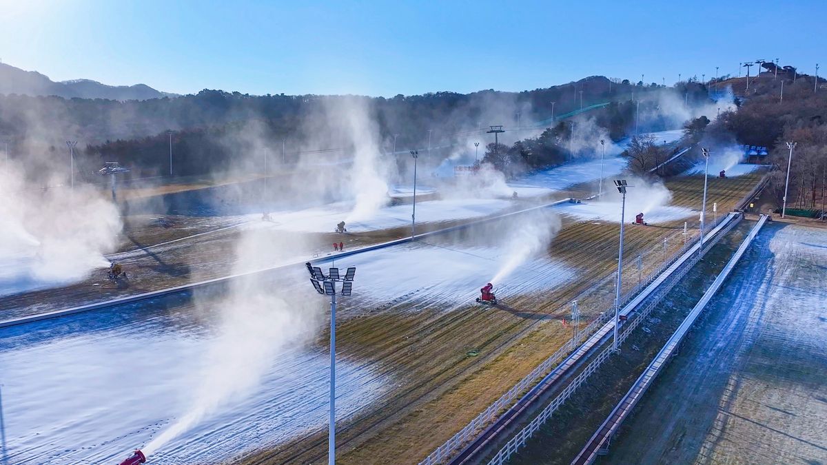 "Fabryki śniegu" i uruchomienie tras  - zdjęcie ilustracyjne