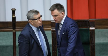 Nie będzie PSL-u. Samotny początek Hołowni