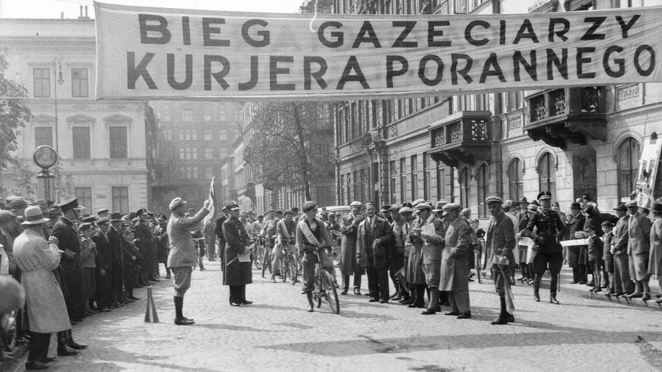 Bieg Gazeciarzy Kuriera Porannego w Warszawie. Zdjęcie w okresu międzywojennego / Narodowe Archiwum Cyfrowe