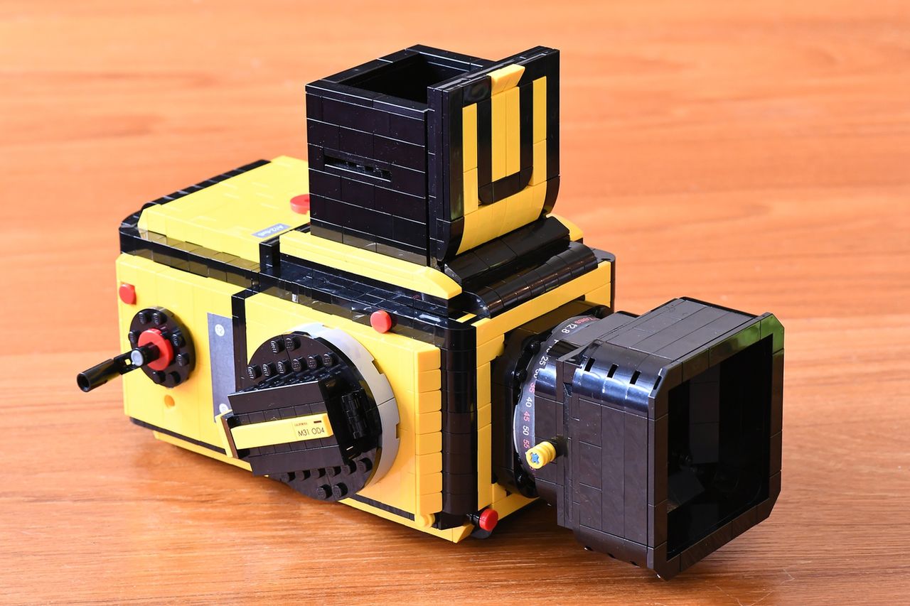 Hasselblada 503CX z klocków LEGO wygląda, jak prawdziwy
