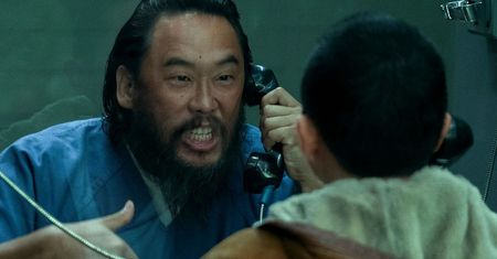 Skandal wokół aktora Netfliksa. Reżyser i gwiazdy serialu wydali oświadczenie