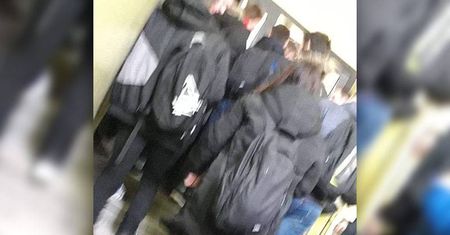 Uczniowie: „Nie możemy wychodzić ze szkoły w czasie przerw, drzwi pilnuje sprzątaczka”