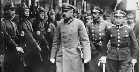 Powrót Piłsudskiego (1918). Podręczniki nadal powielają ten mit