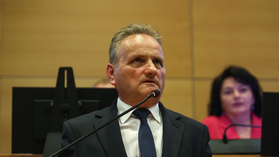 Rafa� Stuglik
Krak�w, 04.07.2024. Radny Rafa� Stuglik przemawia podczas nadzwyczajnej sesji Sejmiku Wojew�dztwa Ma�opolskiego, podczas kt�rej radni podejm� kolejn�, sz�st� ju�, pr�b� wyboru marsza�ka wojew�dztwa, 4 bm. w Krakowie. Radni PiS zmienili dotychczasowego kandydata na marsza�ka wojew�dztwa ma�opolskiego �ukasza Kmit�. Nowym kandydatem jest obecny wicemarsza�ek �ukasz Sm�ka. (mr) PAP/�ukasz G�gulski
�ukasz G�gulski
6 6., do samorz�du, III, marsza�ka, polityk, polityka, samorz�dowe, sejmik ma�opolski, sesja sejmiku Wojew�dztwa Ma�opolskiego, Urz�d Marsza�kowski, VII, w krakowie, wybory