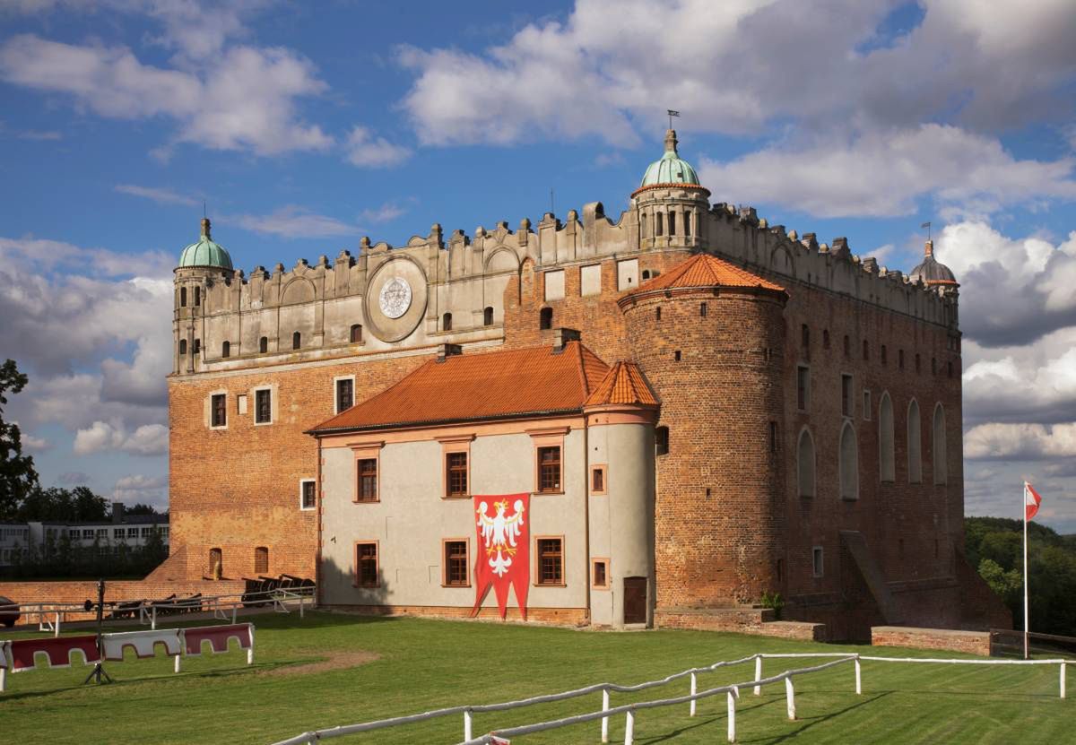 Golub-Dobrzyń: Zapraszamy na zlot samochodów Royal Stance na zamek. Będzie to 10 i ostatnia edycja imprezy