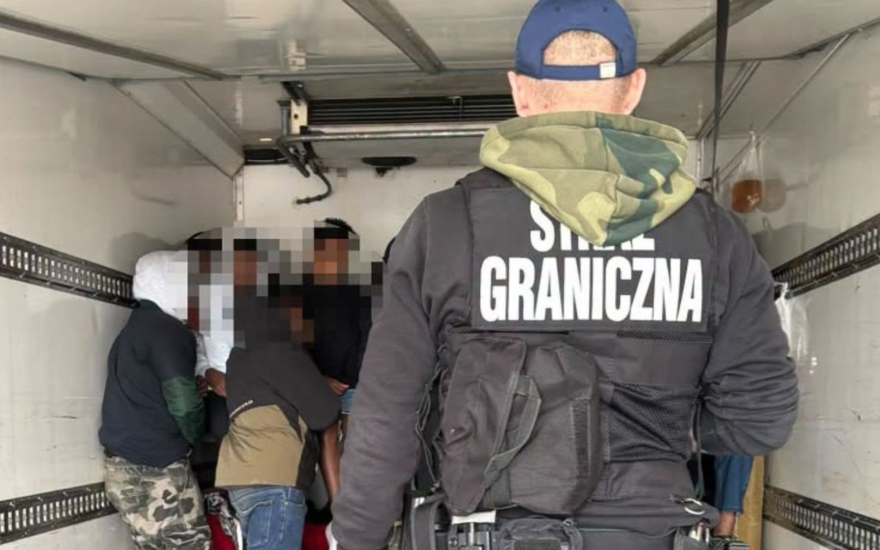 Odkrycie na A2. Sprawdzili ciężarówkę. "Pełna migrantów"