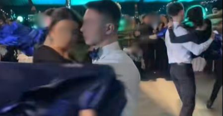 Sypnęło komentarzami. Wszyscy biją brawo. Wideo ze studniówki