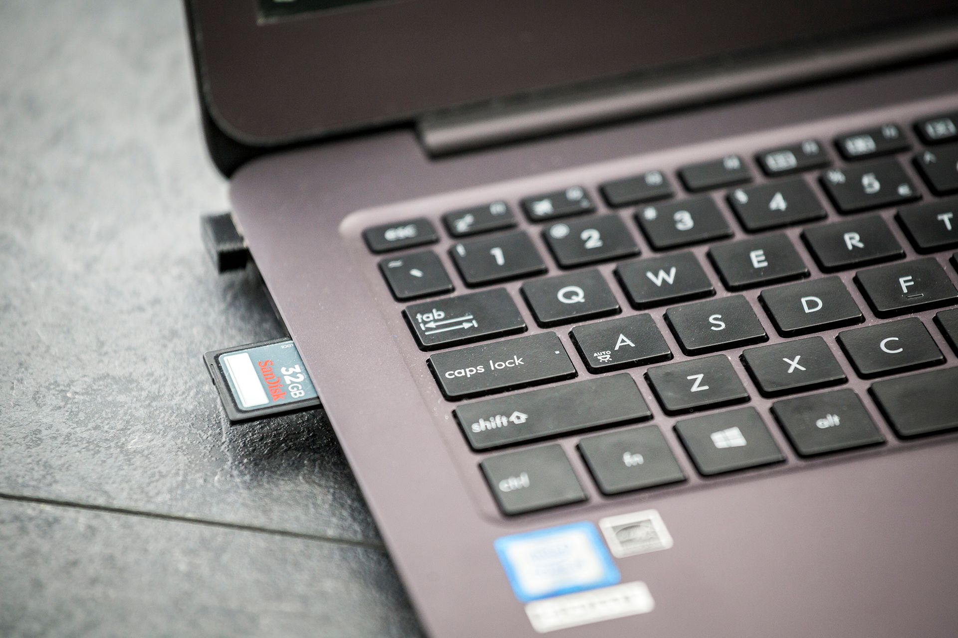 Czy mobilny notebook ASUS ZenBook UX305UA sprawdzi się w produkcji wideo? Sprawdzam w praktyce 8