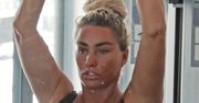 Katie Price dźwiga ciężary, testując wytrzymałość GIGANTYCZNEGO BIUSTU (ZDJĘCIA)