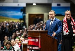 Kapelan prezydenta: Politycy mogliby się uczyć od kibiców