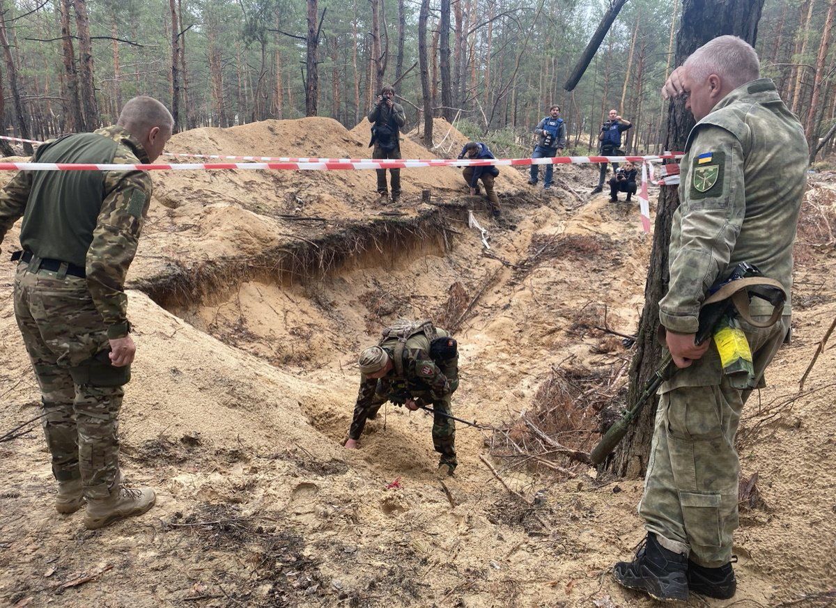 W Iziumie w obwodzie charkowskim znaleziono masowy grób z 440 ciałami zamordowanych osób