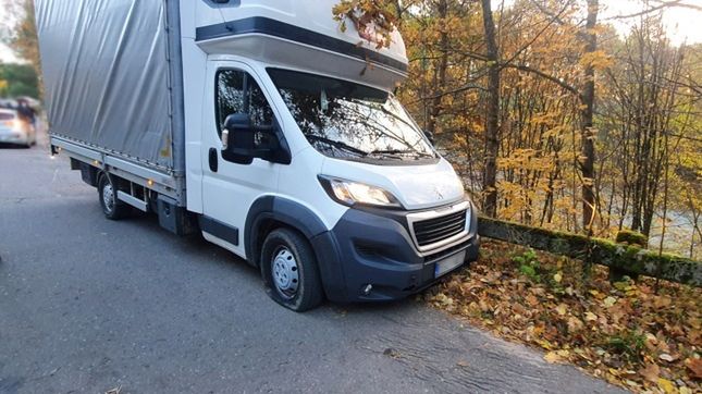 Zatrzymany peugeot boxer