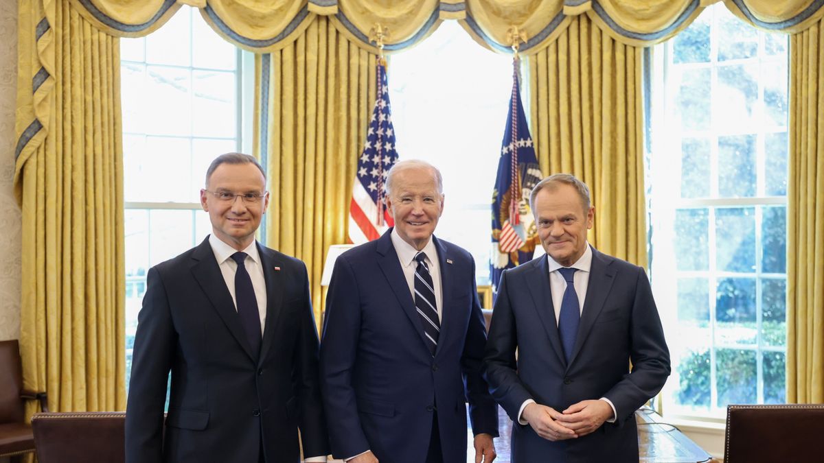 Andrzej Duda, Donald Tusk, Joe Biden
Waszyngton, USA, 12.03.2024. Prezydent RP Andrzej Duda (L), premier RP Donald Tusk (P) i prezydent USA Joe Biden (C) podczas spotkania w Bia�ym Domu w Waszyngtonie, 12 bm. Spotkanie odby�o si� w 25. rocznic� przyst�pienia Polski do NATO. (ad) PAP/Jakub Szymczuk/KPRP  HANDOUT EDITORIAL USE ONLY NO SALES
Jakub Szymczuk/KPRP
25 25., bia�y dom, dyplomacja, polityk polityka, przyst�pienia polski do nato, rocznica, spotkanie, usa, wizyta