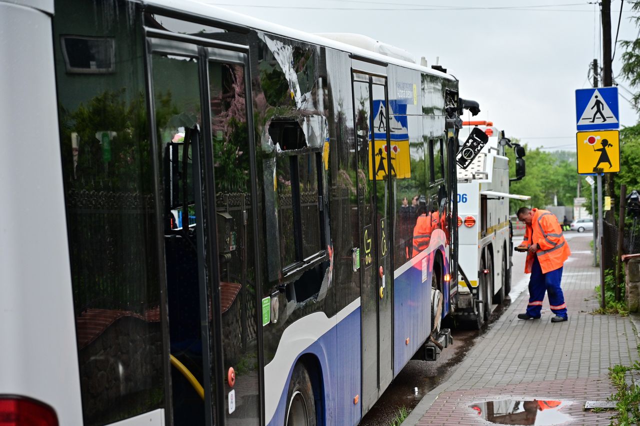 17-latek za kierownicą miejskiego autobusu. Doszło do kolizji