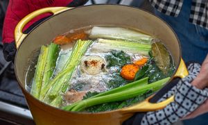 Do rosołu dodaję zawsze tylko 2 sztuki. Zupa ma głęboki smak i nie potrzebuje sztucznych przypraw