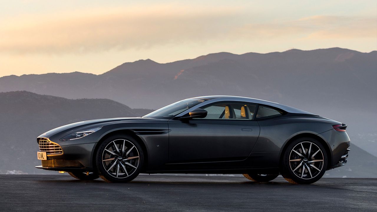 Aston Martin prezentuje nowe, intrygujące logo