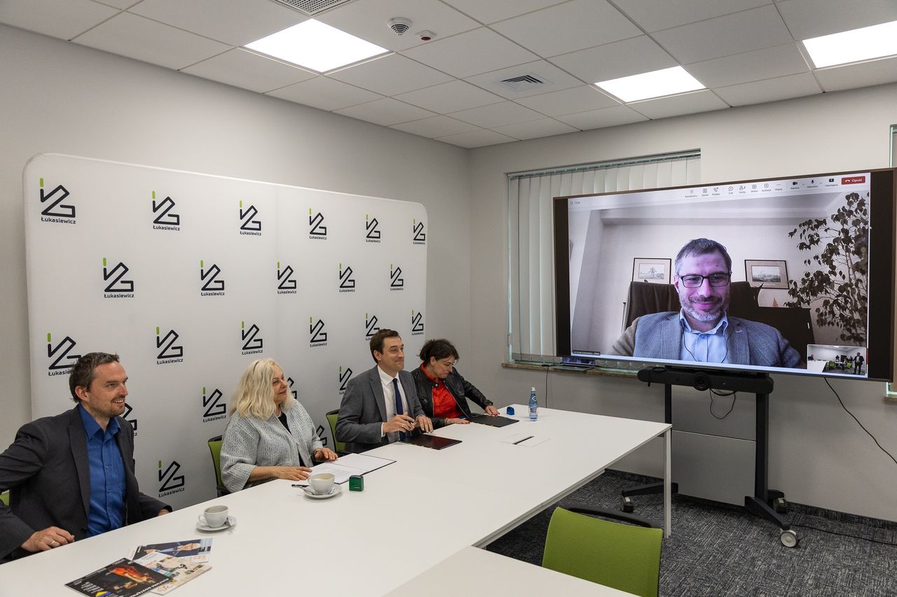 Sieć Badawcza Łukasiewicz udostępni osobom Głuchym klasykę polskiej i światowej literatury