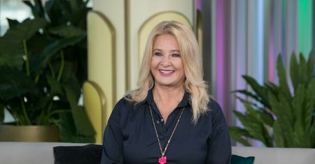 Majka Jeżowska została "zaczipowana". Rzucili się na nią antyszczepionkowcy