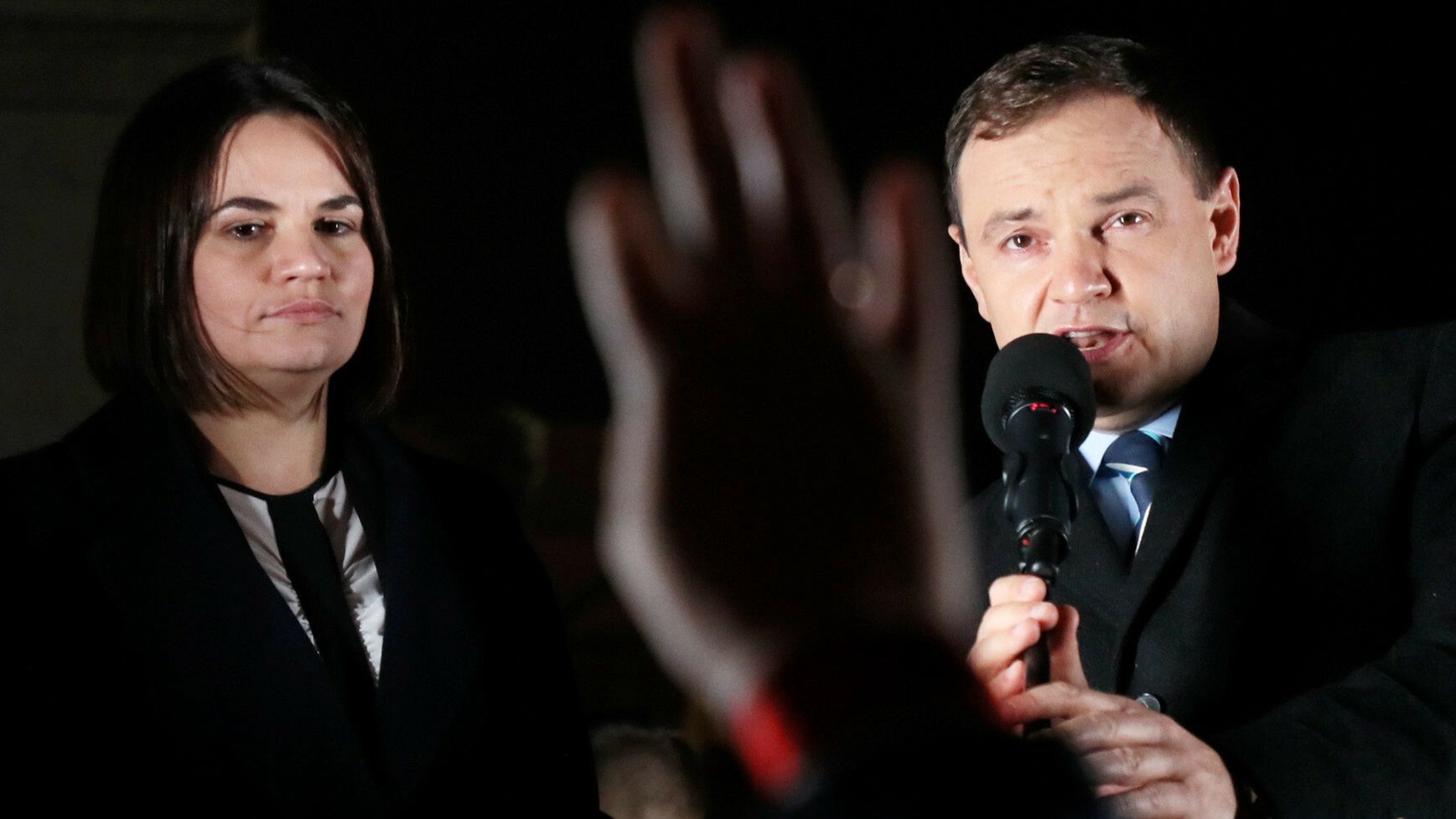 Z lewej Swiatłana Cichanouska - kandydatka na fotel prezydenta Białorusi w 2020 roku, z prawej Aleś Zarembiuk