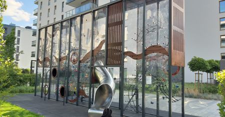 W Gdańsku Oliwie powstał plac zabaw. Przypomina szklarnię lub terrarium
