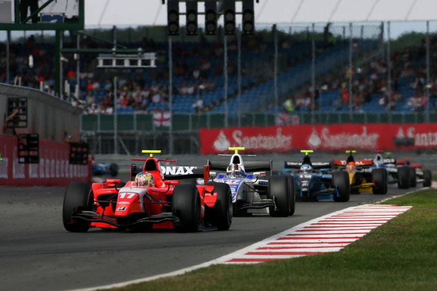 Prędkość osiągana przez bolid GP2 - 320 km/h