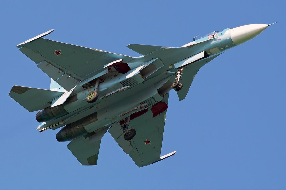 Su-33 - dobrze widoczne przednie usterzenie