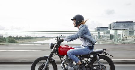 Motocykl dla niskiej osoby. Jaki wybrać, aby było wygodnie i bezpiecznie