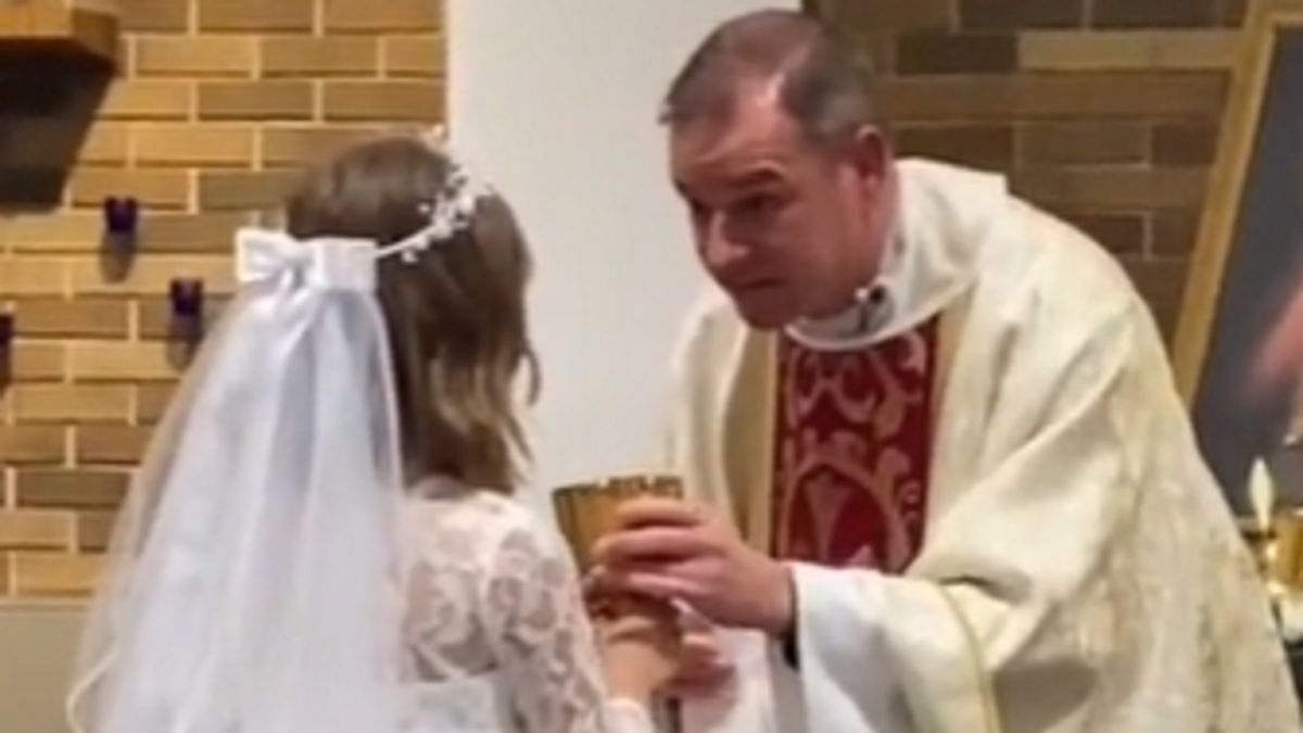 Ksiądz nie ukrywał zdziwienia