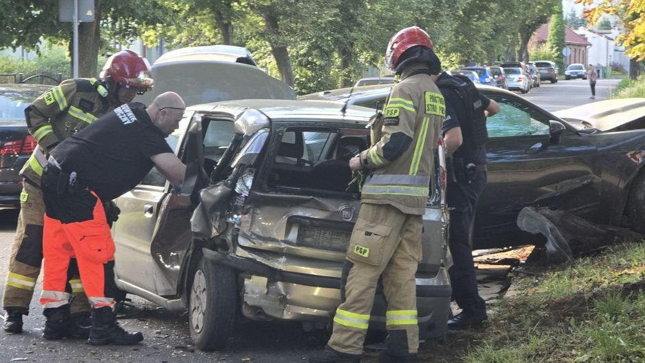 Wypadek na ul. Narutowicza w Aleksandrowie Kujawskim. Zderzyły się dwa pojazdy