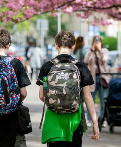 Sprawdź konto. Ruszyły wypłaty 300 plus na wyprawkę szkolną