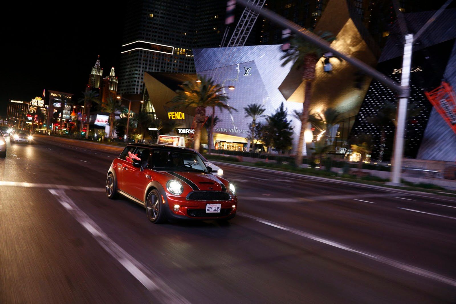 Galeria Mini jako celebracja sprzedaży półmilionowego egzemplarza w USA 223