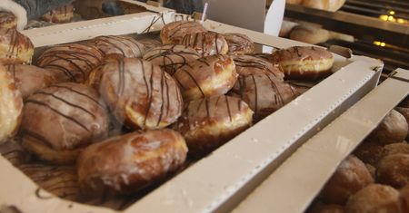 Chciała kupić pączki na bazarku. Spotkał ją taki widok