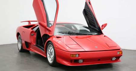 Lamborghini Diablo z filmu o przygodach Bonda trafiło na sprzedaż