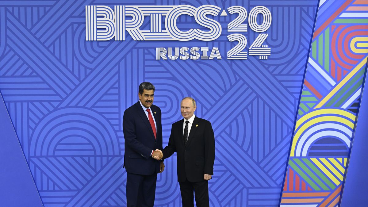 KAZAN, RUSSIA - OCTOBER 23: Russian President Vladimir Putin greets Venezuela's President Nicolas Maduro during an official welcoming ceremony for delegations' heads at the BRICS 2024 Summit in Kazan, Russia, 23 October 2024. (Photo by Sefa Karacan/Anadolu via Getty Images)