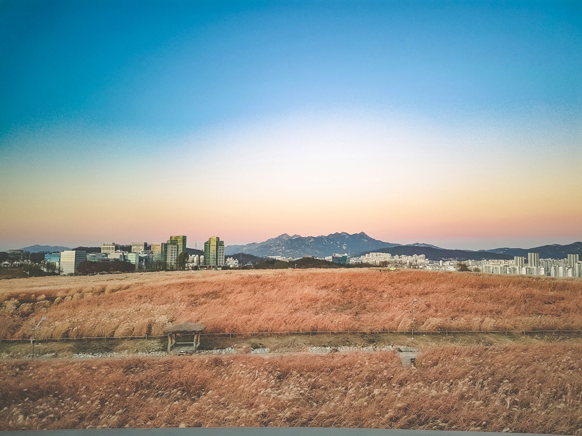Co naprawdę kryje Korea? Barwna opowieść z podróży dwojga fotografów 27