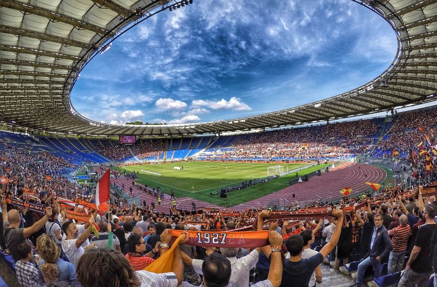 A part of the Romanian football team returned home last night