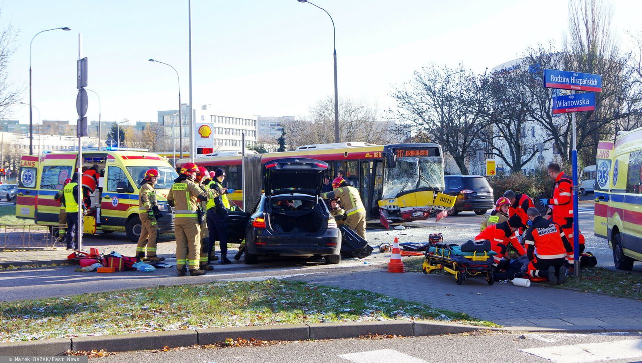 Bmw wjechało w autobus miejski. Wiadomo, kim są ofiary