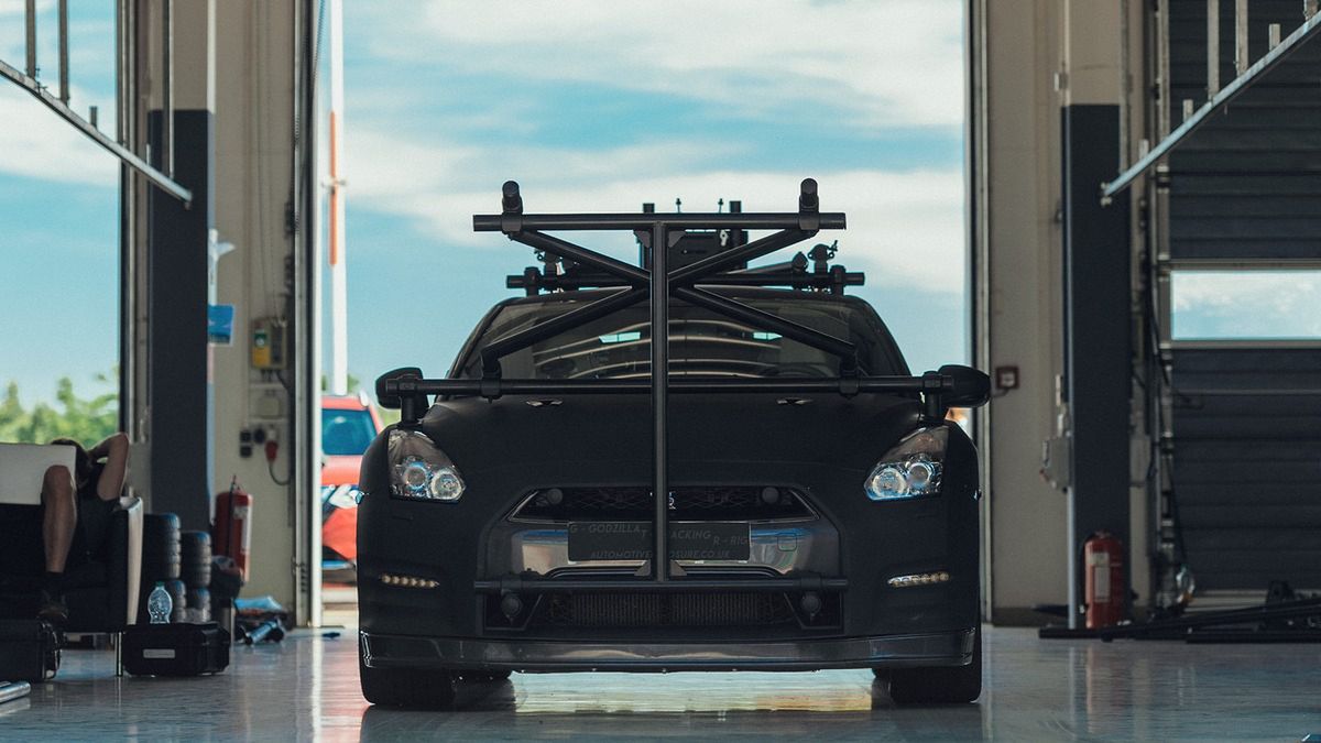 Nissan GT-R przerobiony na niesamowity samochód do kręcenia 10