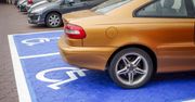 "Kolekcjonerskie" karty parkingowe dla niepełnosprawnych. Bezczelne oszustwo kosztem najsłabszych