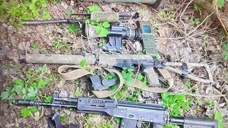 Strzeleckie uzbrojenie rosyjskich żołnierzy specnazu obejmujące karabinki AK-12 oraz AS Wał wraz z dostarczonym przez państwa NATO jednorazowym granatnikiem Instalaza C90.