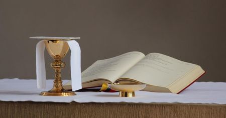 Inflacja dotarła do kościoła? Skandaliczne ceny za sakramenty. Wcale nie "co łaska"