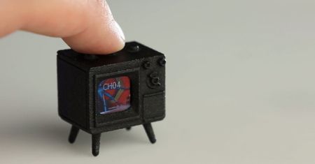 TinyTV 2 to ekstremalnie mały telewizorek. Ludzie tego chcą