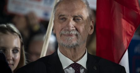 Kuriozalne słowa. Macierewicz mówił o ratunku PiS