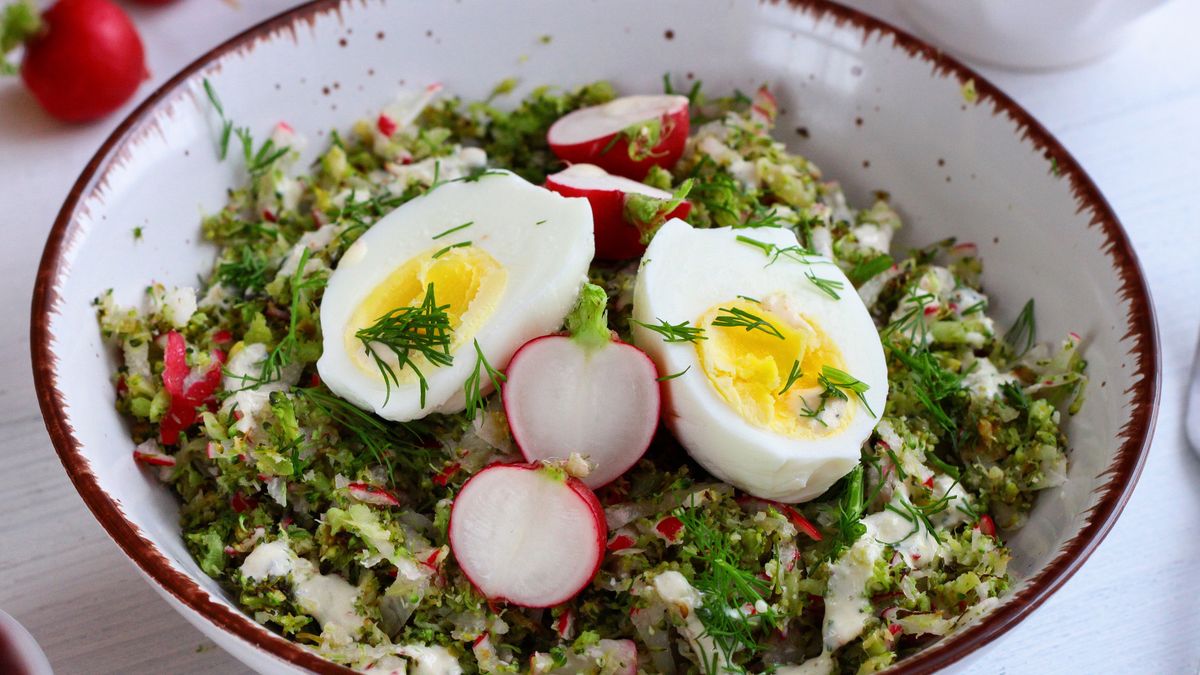 Wielkanocna sałatka z brokułem