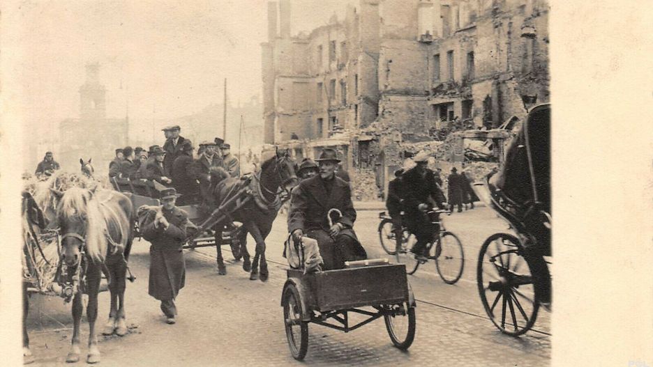 Warszawa, której nie ma. Dzięki technologii VR można na chwilę przenieść się do historycznej stolicy, zobaczyć czasy przedwojenne, okupacyjne, czas powstań i odbudowy miasta