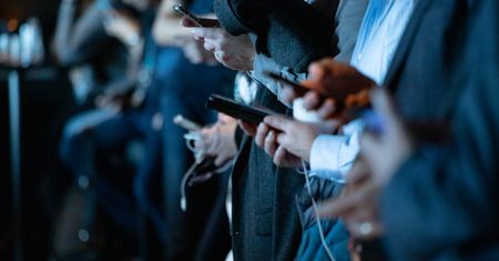 Na smartfonach jest więcej bakterii niż w toalecie? Naukowcy nie zostawiają złudzeń