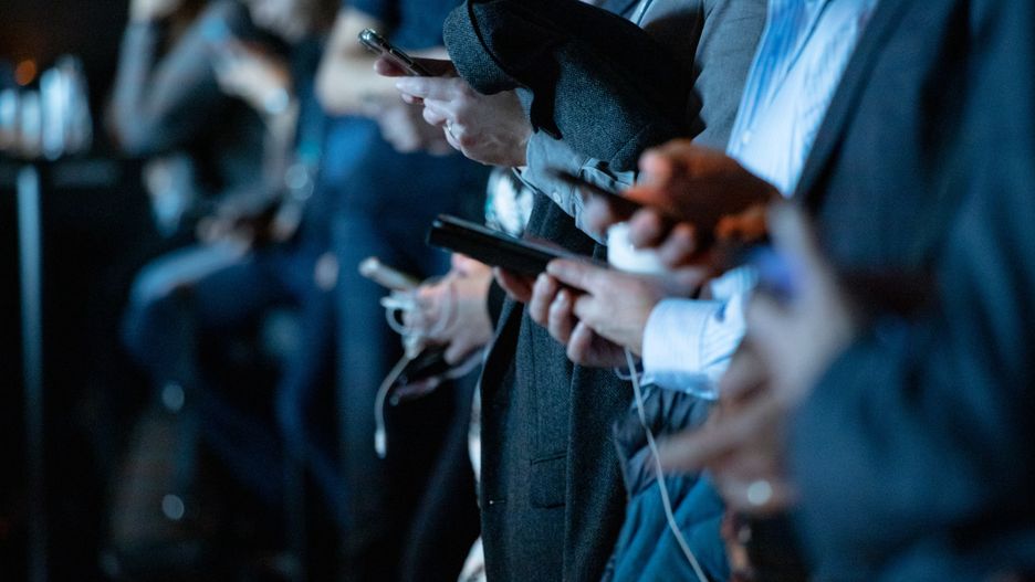 Na naszych telefonach znajduje się wiele bakterii i wirusów